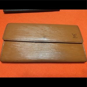 Louis Vuitton Epi wallet - authentic